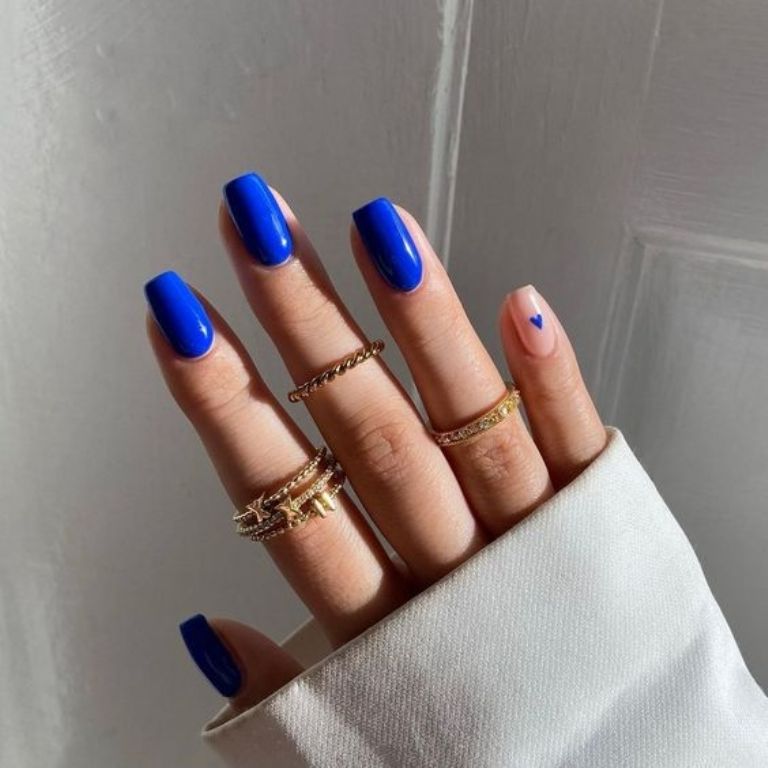 azul klein uñas otoño