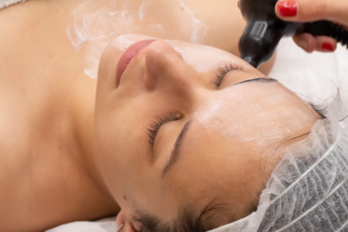 Tratamiento facial personalizado con aparatología en Bonita Mía Beauty, Zaragoza