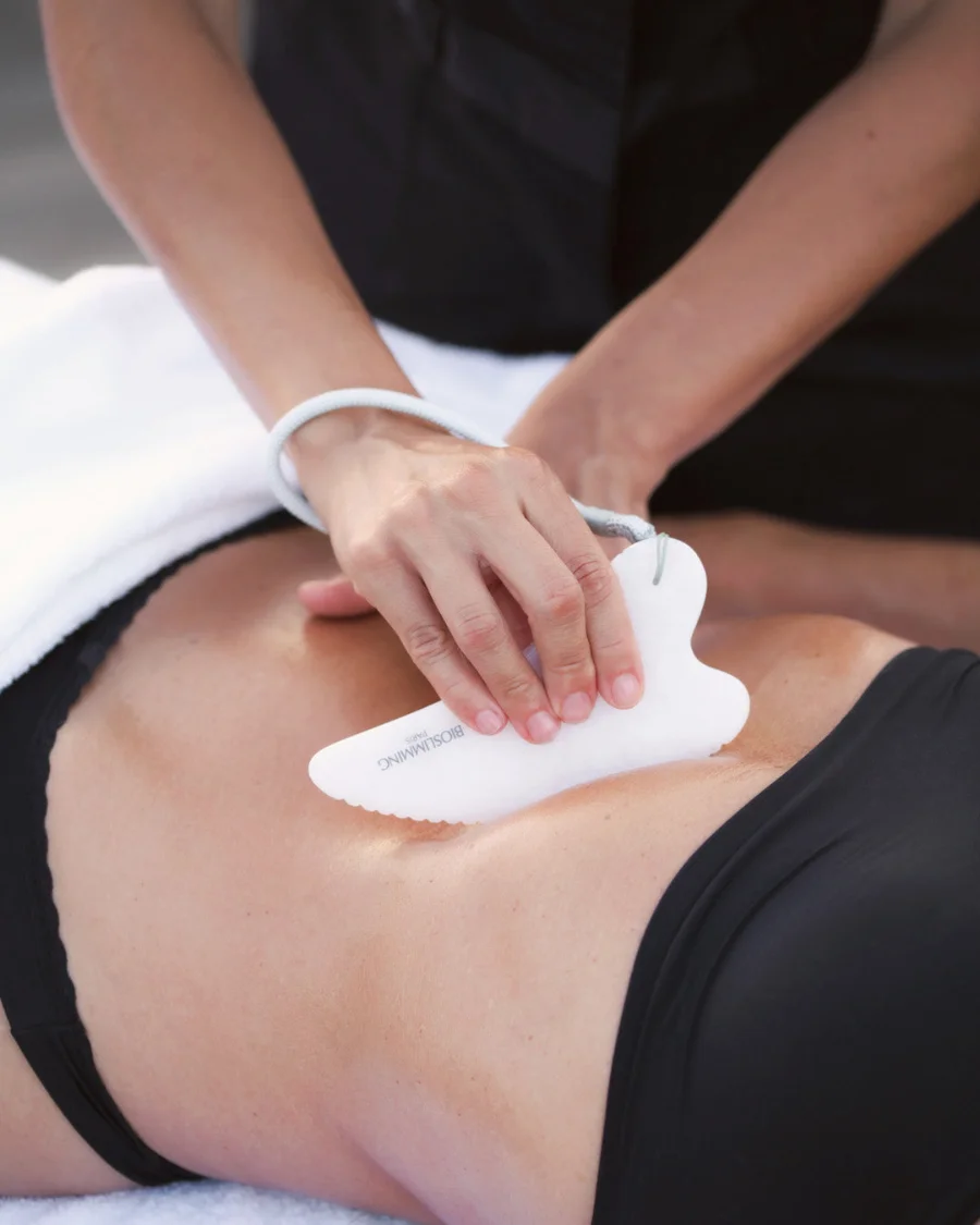 Masaje reductor del protocolo Bioslimming en cabina